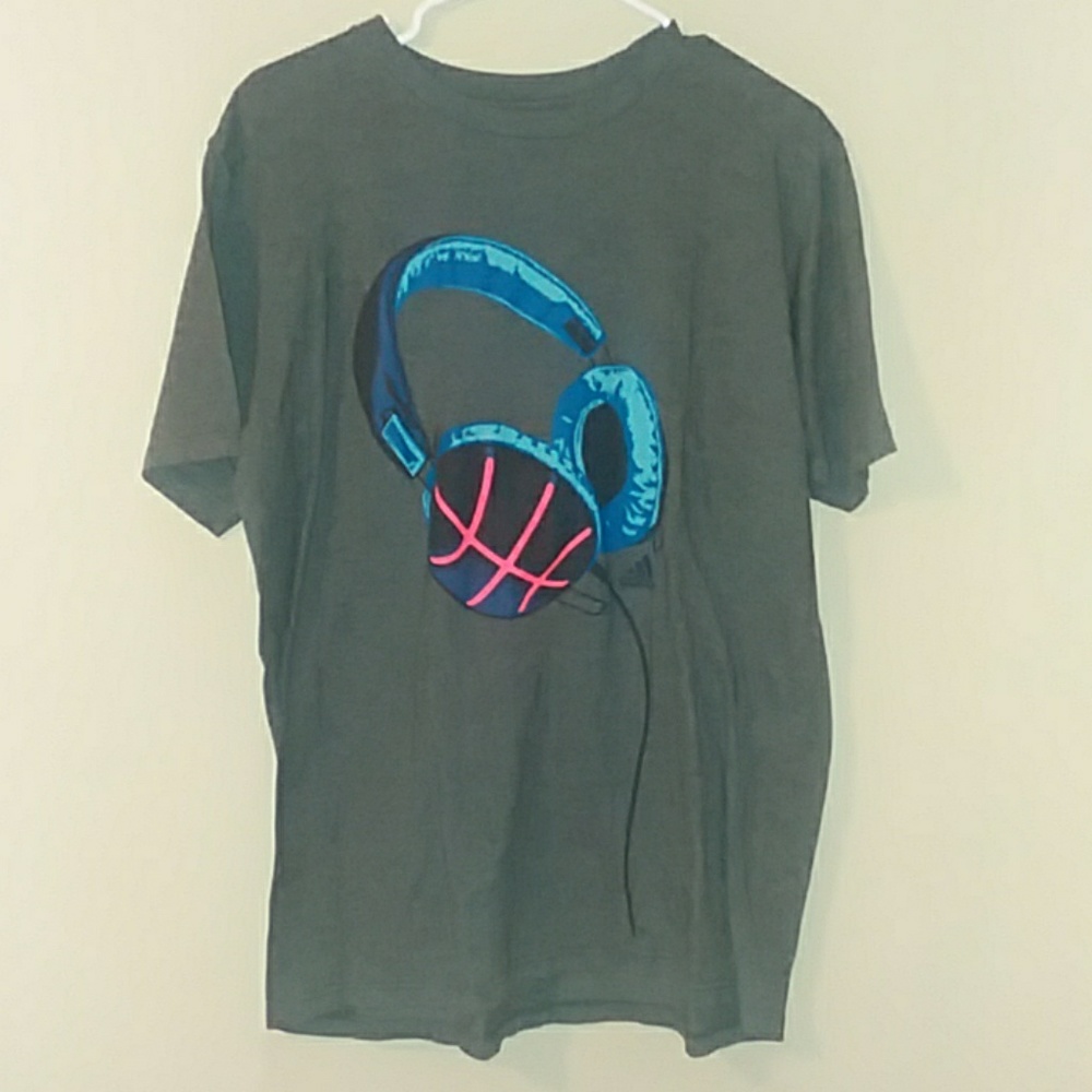Men's size large Adidas t-shirt